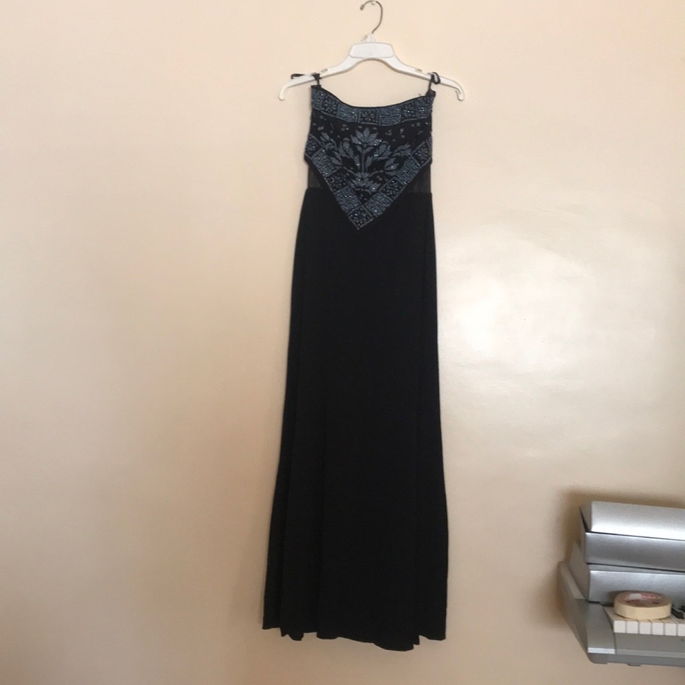 Formal Maxi dress. Size XS. Worn once. No damages.